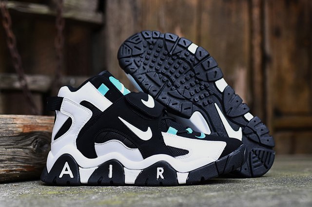 Nike Air Barrage Mid-6